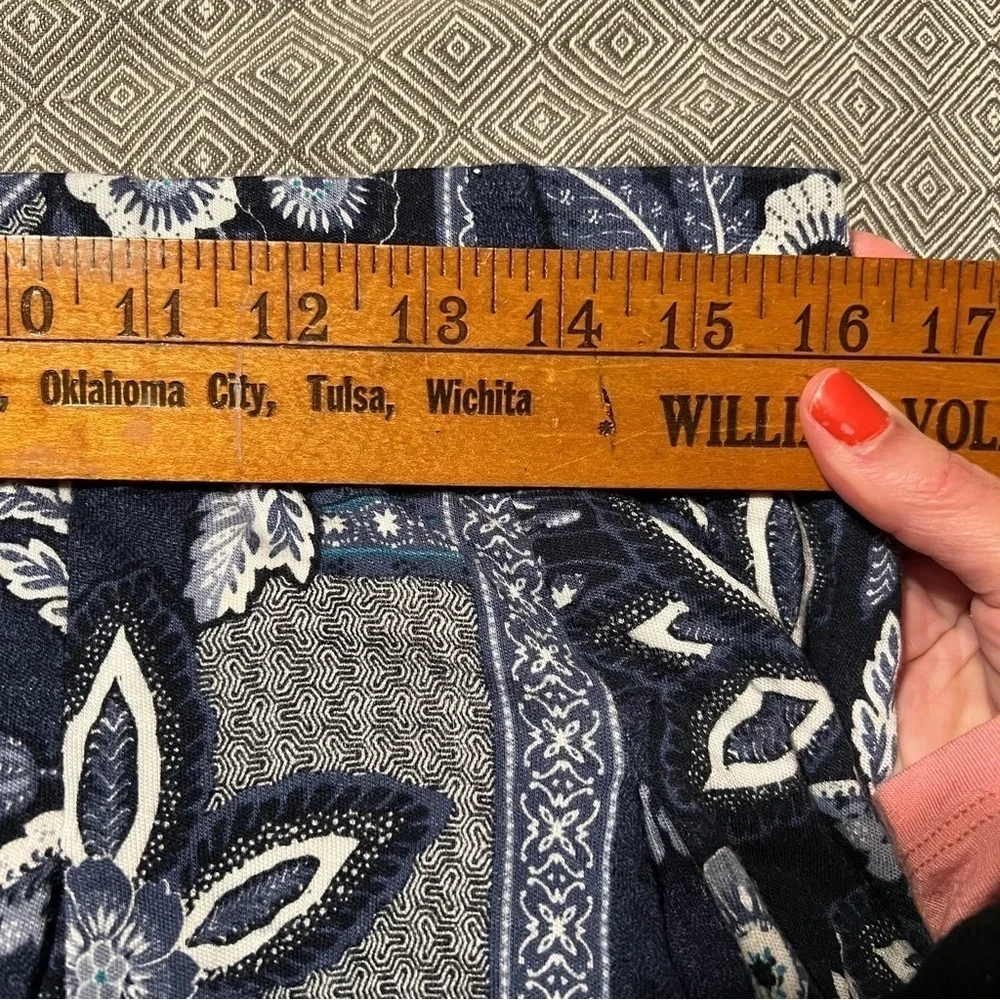 J Jill Blue Print Stretchy Rayon Knit Skirt with box pleats size S It#C70